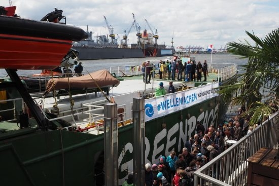 82.5 (c) Visitors in front of the Greenpeace ship Arctic Sunrise, docked at the pier in the Port of Hamburg. (c) Olaf Klodt