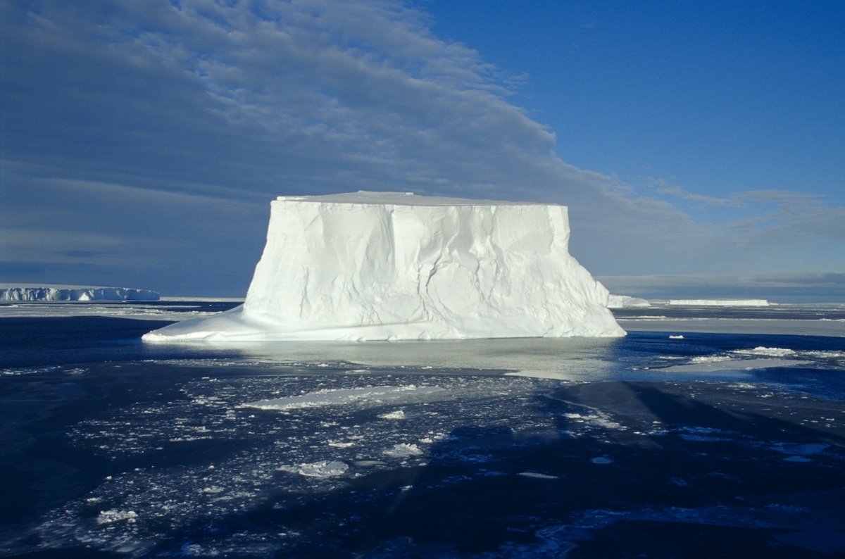 2017_02_04_Antarktis-Gletscher_2 (c) Table iceberg near Pine Island
(c) Jan Grobys