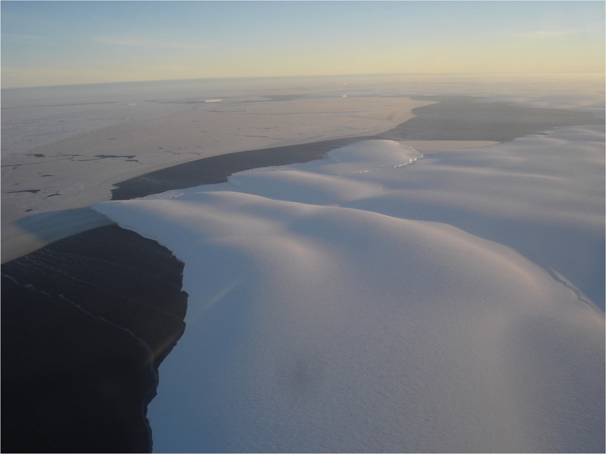2017_02_04_Antarktis-Gletscher_4 (c) Aerial picture of Pine Island Bay
(c) Karsten Gohl