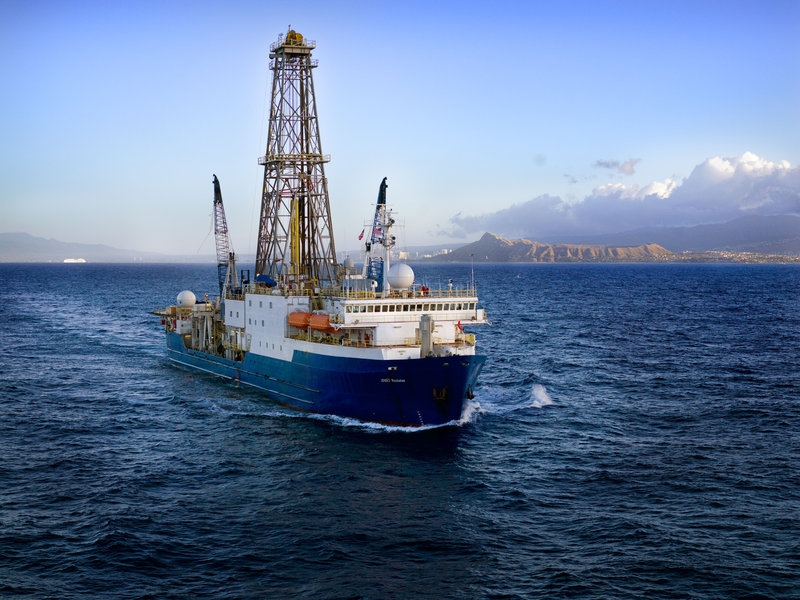 2017_02_11_Golfstrom_joides_95145af397 (c) American research drilling vessel Joides Resolution carries out scientific deep drilling within the context of the International Ocean Discovery Program. Source: © William Crawford and IODP