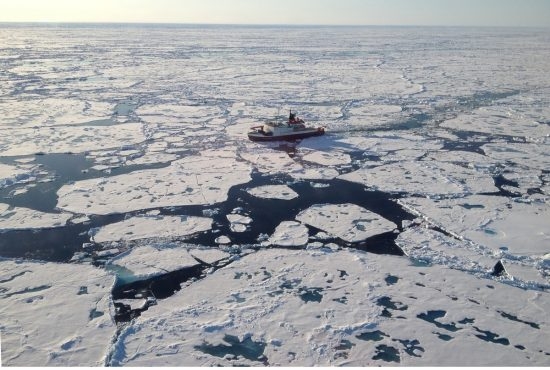 74.4 (c) The German research vessel Polarstern on its journey across the Lomonosov Ridge in the central Arctic Ocean. (Photo: Alfred Wegener Institute / Rüdiger Stein)