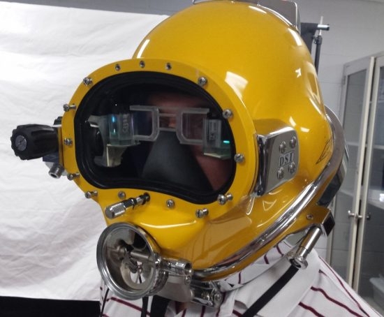 89.3 (c) Prototype of DAVD positioned inside a dive helmet, to provide divers with real-time information to complete the mission. (c) Richard Manley/US Navy