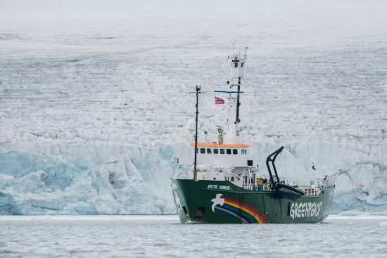 95.2 (c) The Greenpeace ship the Arctic Sunrise in front of the glacier Borebreen on Oscar II Land, Svalbard. (c) Christian Aslund