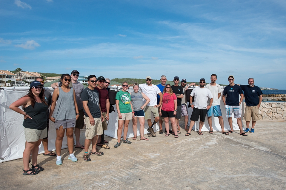 7 workshop Curacao 2016 team and pools Paul Selvaggio (c) Workshop team, Curaçao 2016, in front of built floating devices to raise corals, so-called pools, photo Paul Selvaggio 