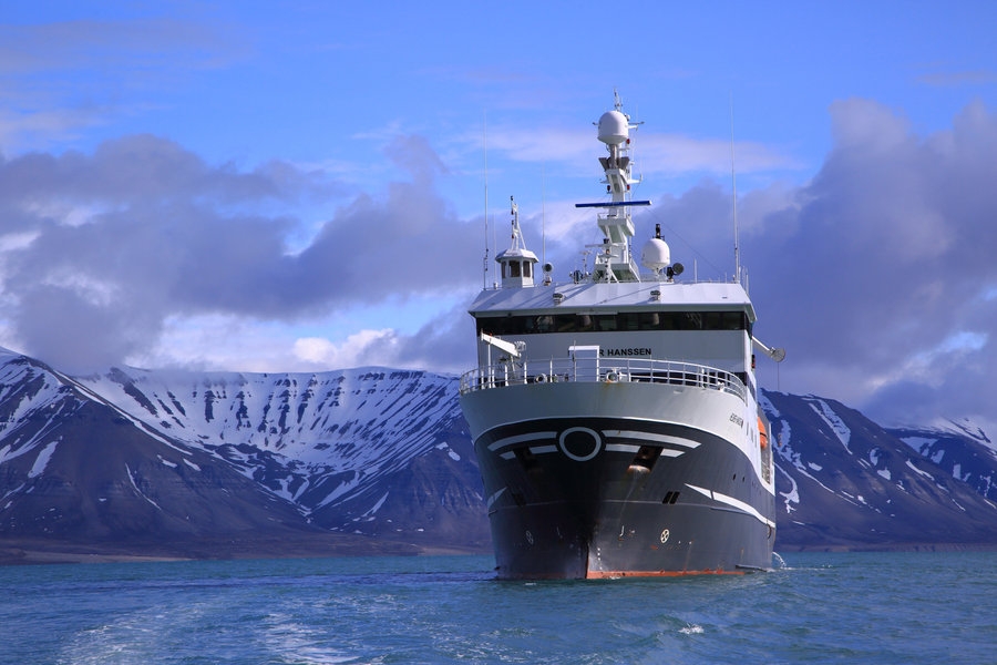 2017_05_09_Methan_30321-00503_medium_Foto_Randall_Hyman_6c60743eb5 (c) The research vessel HELMER HANSSEN, off the coast of Spitsbergen. © Randall Hyman
