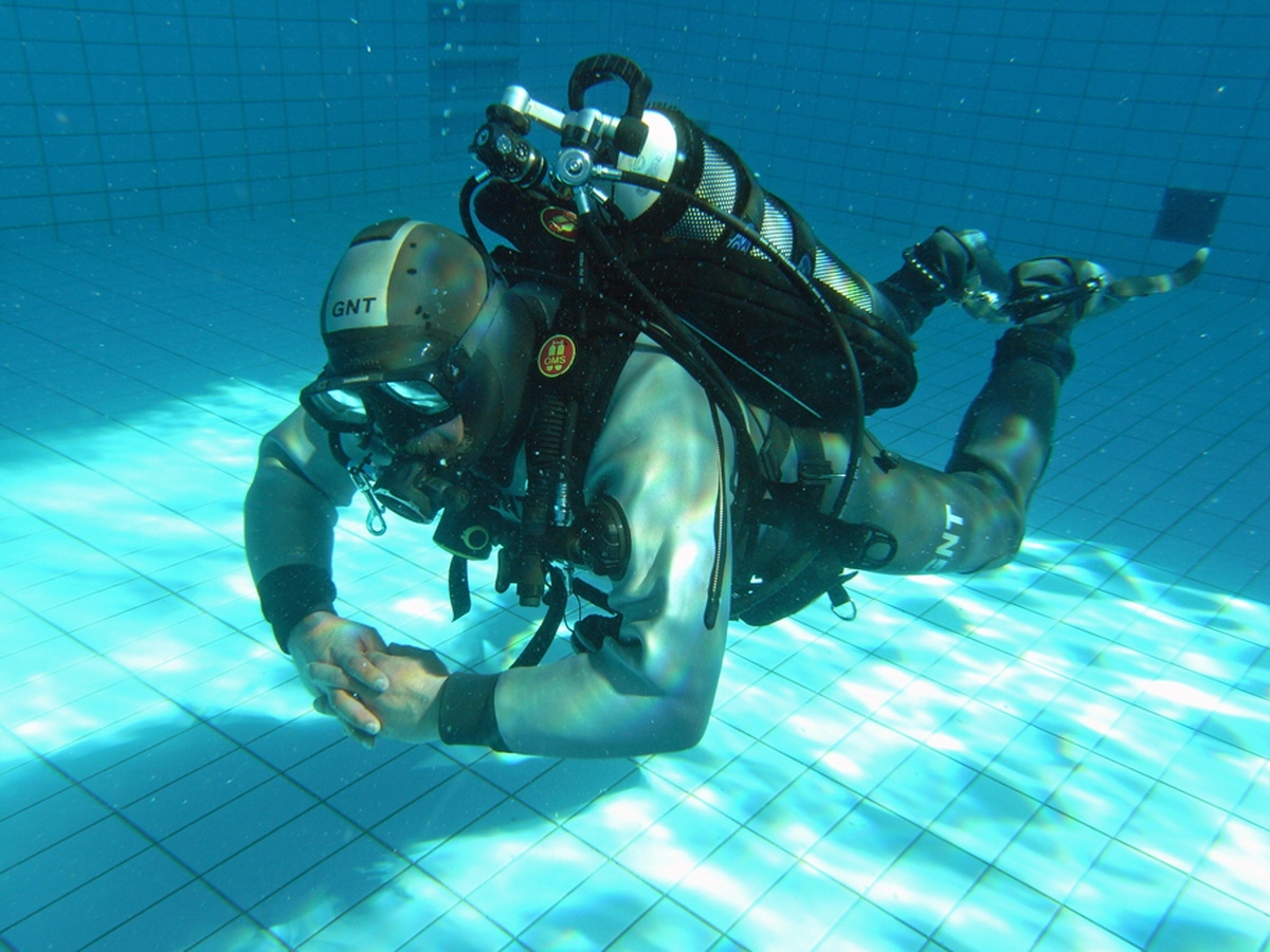 2017_06_05_Tarierung_05 (c) Buoyancy exercises and buoyancy control are an integral part of lessons at the basic levels.