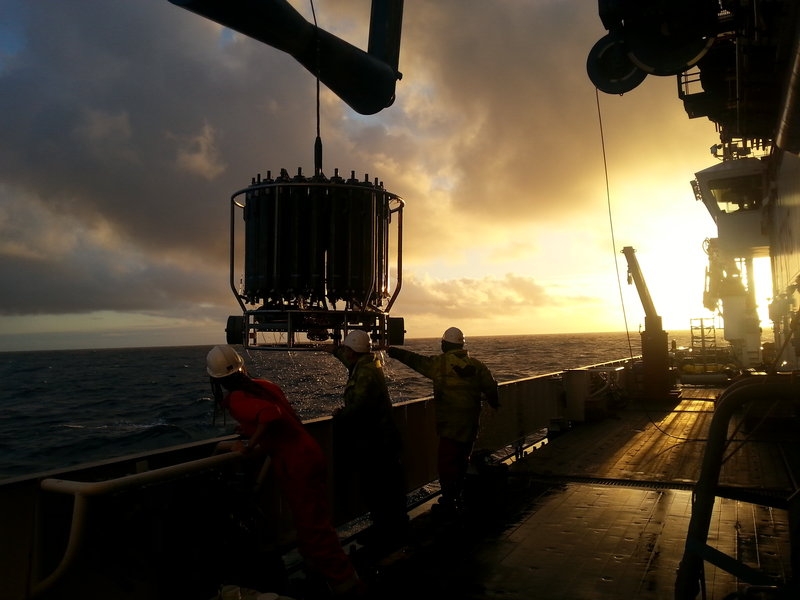 2018_03_30_Blei-im-Meer_20141122_082234_4cdf98777e (c) Water sampling in the Celtic Sea with a clean CTD System. photo. © D. Rusiecka, GEOMAR