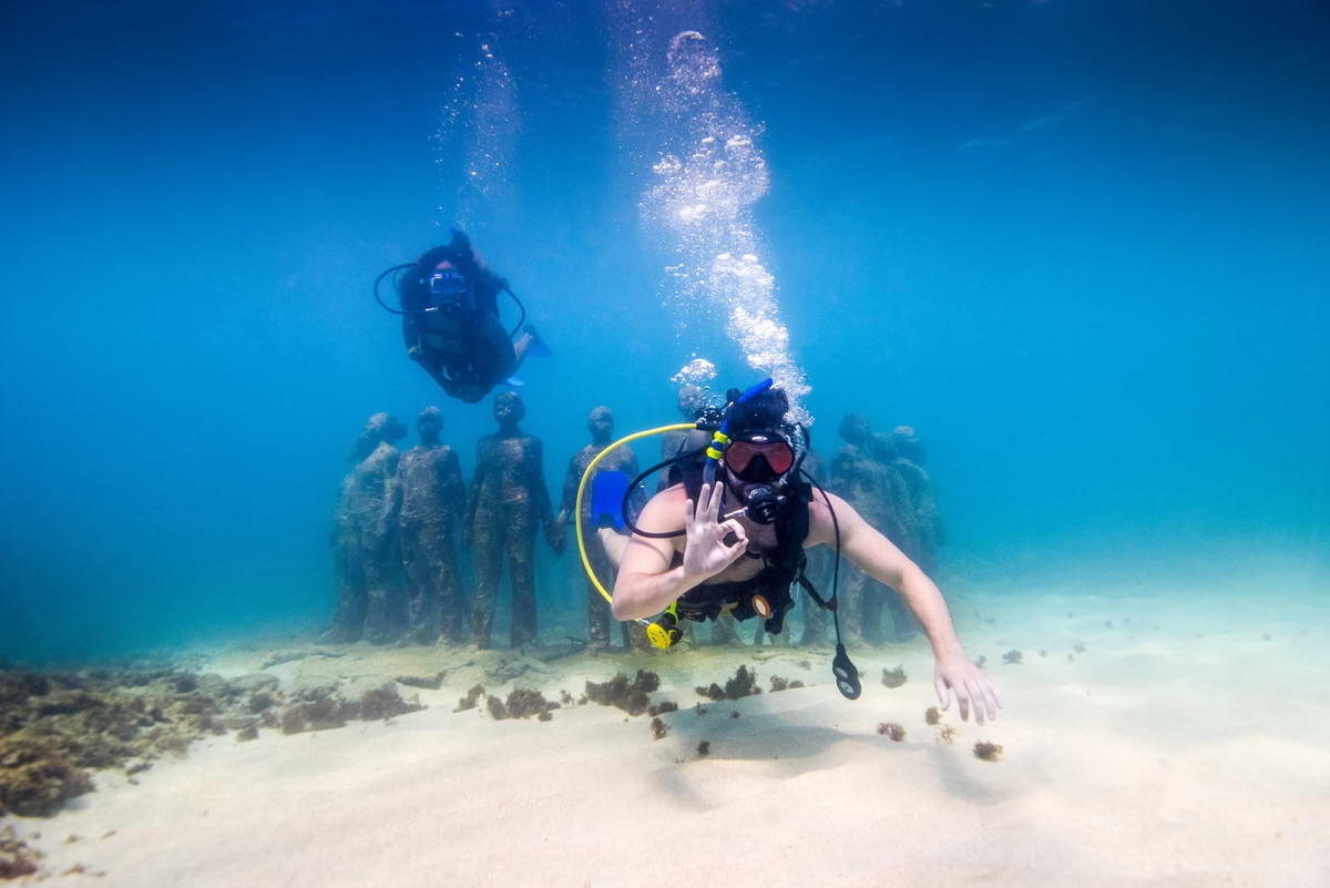 2 (c) Underwater sculpture park in Grenada by Jason Taylor