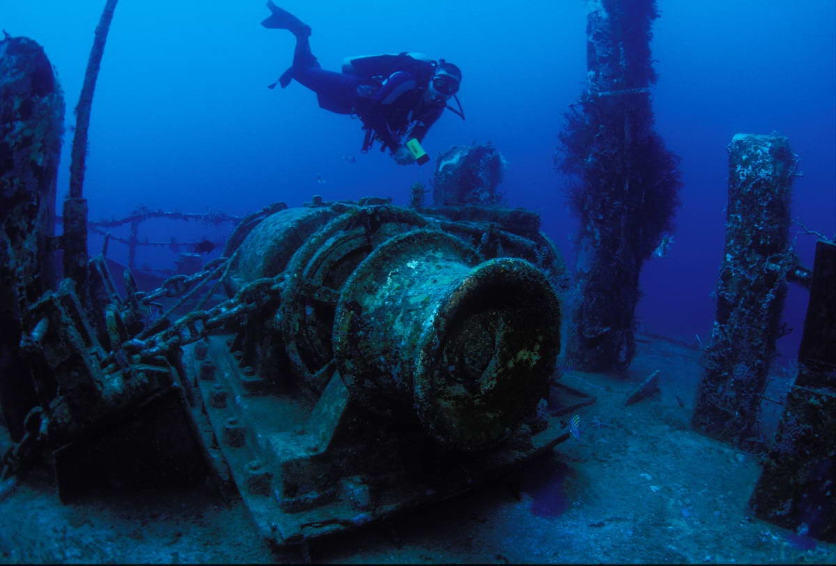 3 (c) Wreck diving in Grenada