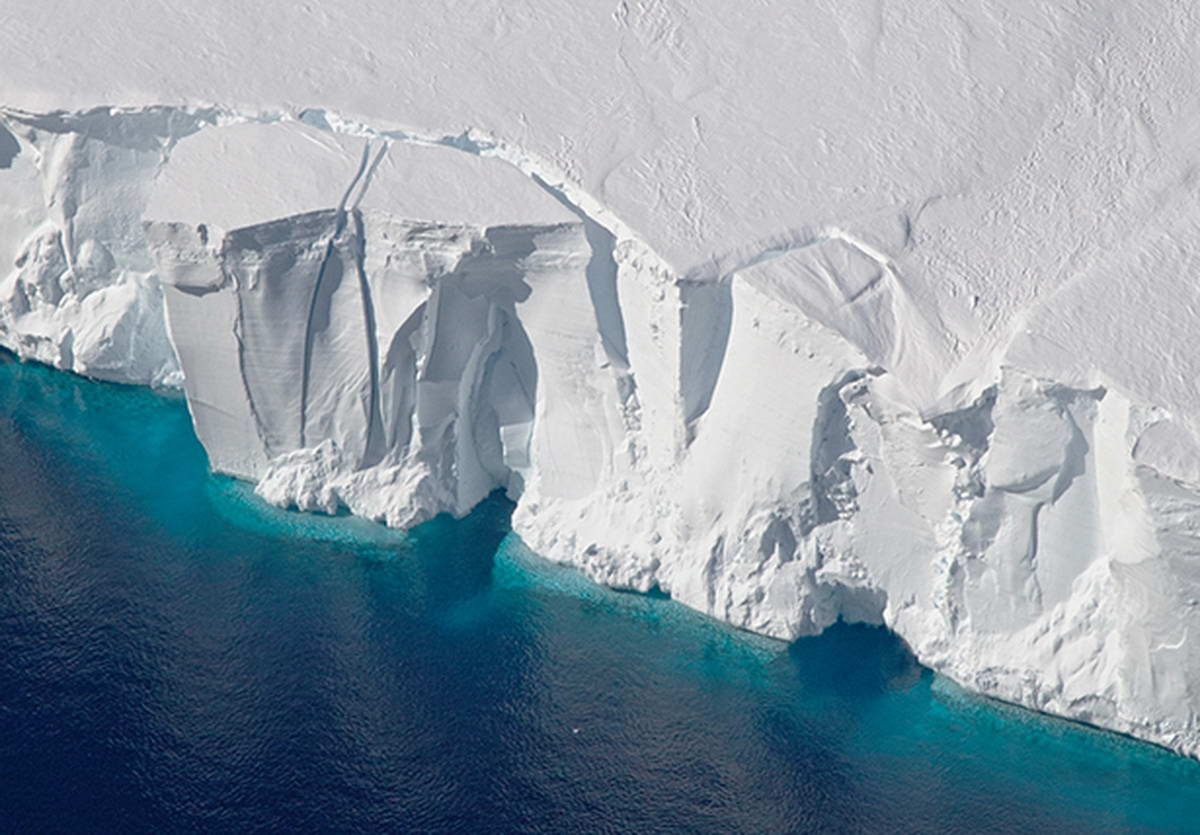 Antarctic ice-cliff
(c) NASA