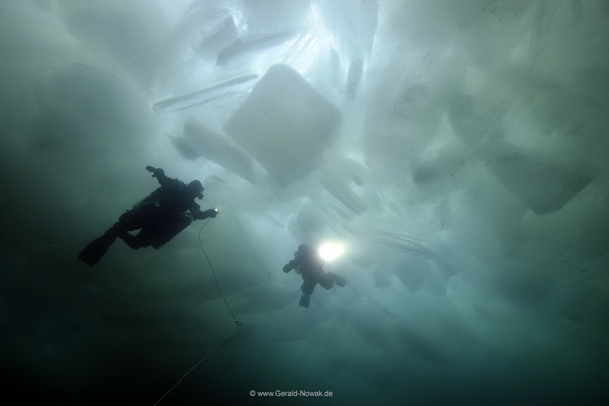 01_4 (c) Ice Diving in Lake Baikal (c) Gerald Nowak