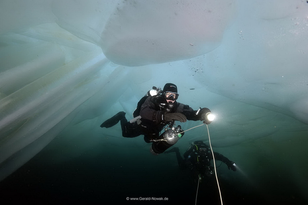 01_5 (c) Ice Diving in Lake Baikal (c) Gerald Nowak