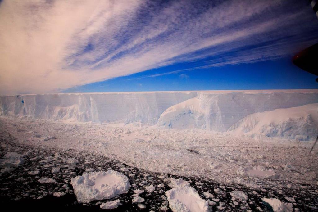 01_csm_Larsen_C_iceberg2_A68_Ali_Rose@BAS_abd3ddc02b_klein (c) Aerial view of the A68 iceberg, which broke off in July 2017 from the Larsen C ice shelf in the Antarctic Weddell Sea. (c) Ali Rose, BAS