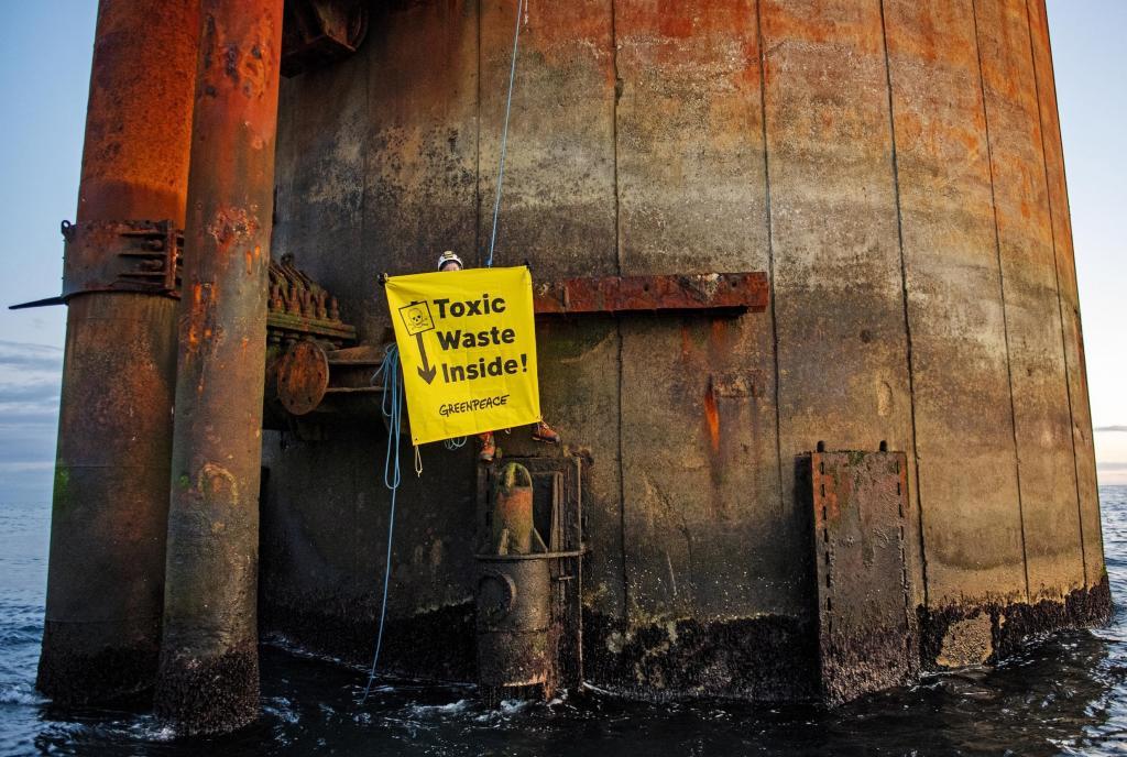Protests on Shell Brent Oil Platforms in the North Sea