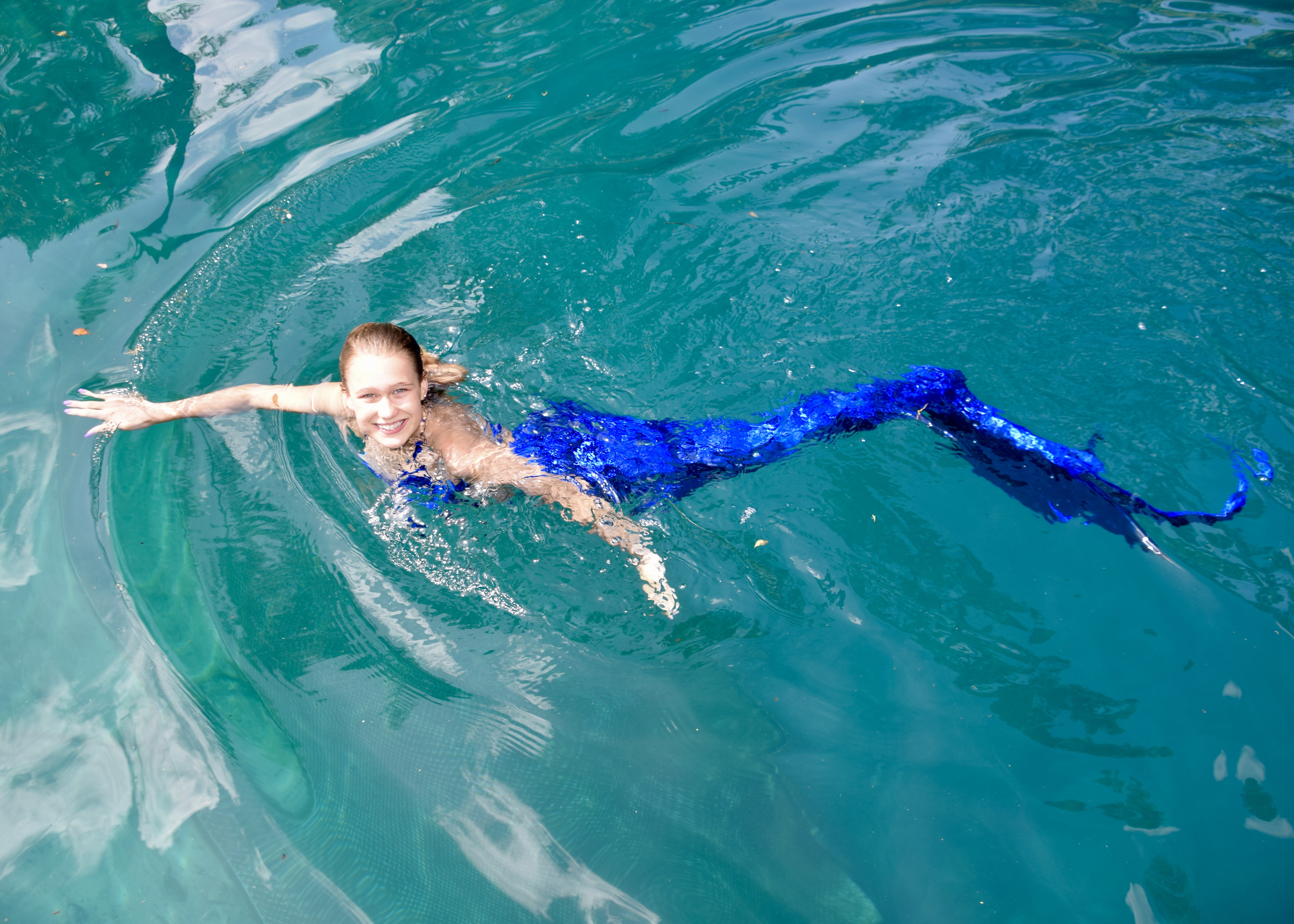 Mermaid Training Courses show you how t swim like a mernaid